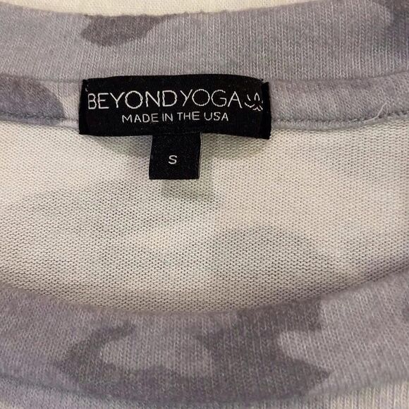 Beyond Yoga gray camo camouflage soft long sleeve top size small - Picture 9 of 15